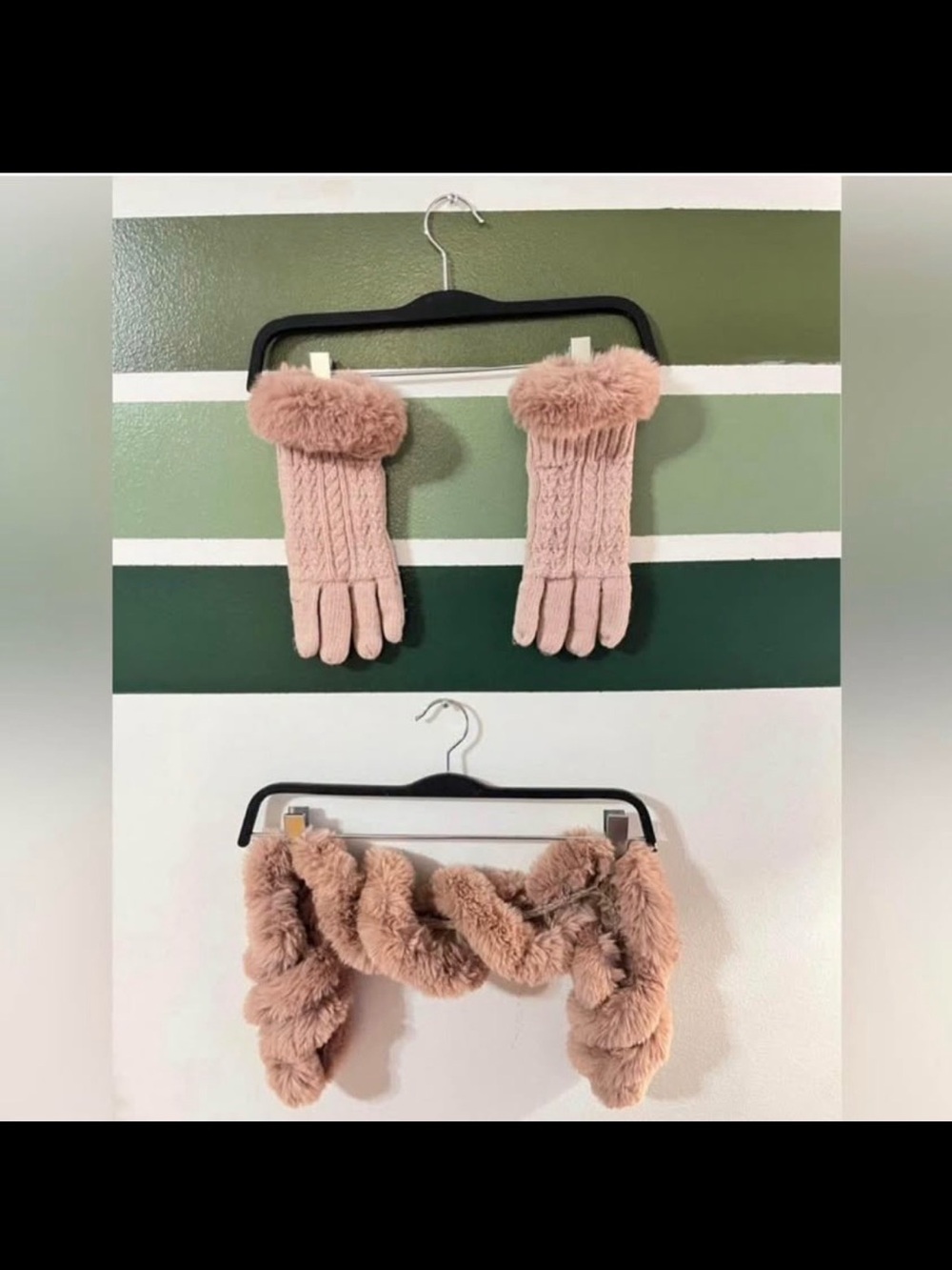 Plush Cable-Knit Faux-Fur Cuff Gloves - Blush